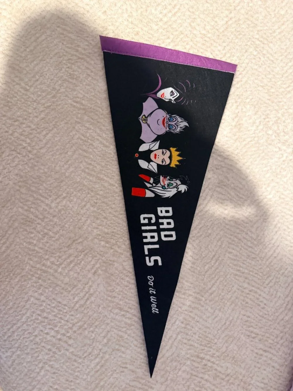 Rare Harvey's Disney Villains Signed Event Pennant Banner